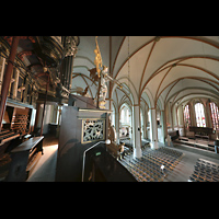 Lüneburg, St. Johannis (Hauptorgel), Seitlicher Blick auf die Hauptorgel und in die Kirche