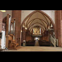 Uelzen, St. Marien (Chororgel), Blick vom Chorraum auf die Chororgel und zur Hauptorgel