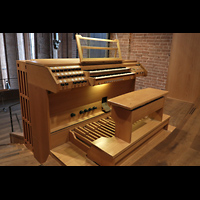 Hannover, Marktkirche St. Georgii et Jacobi (Italienische Orgel), Spieltisch der Chor-Ensembleorgel seitlich