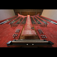 Offenburg - Zell-Weiersbach, St. Philippus zubd Jakobus (Weingartenkirche), Orgel mit Spieltisch perspektivisch