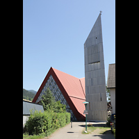 Gutach - Bleibach, St. Georg Bleibach, Kirche (moderner Anbau) mit nezuem Glockenturm
