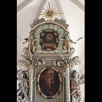 Jüterbog, Liebfrauenkirche, Spitze des Hochaltars mit dem Bild des Gottesauges
