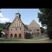 Jüterbog - Zinna, Klosterkirche St. Marien, Gebäude des Heimatvereins und des Klostermuseums