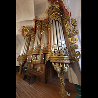 Stade, St. Wilhadi (Chororgel), Seitlicher Blick zur Orgel mit Spieltisch