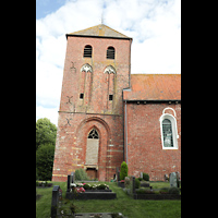 Krummhörn - Uttum, Reformierte Kirche, Turm von Südosten - Neigungswinkel: 5,2 Grad (1,2 Grad mehr als Pisa!)