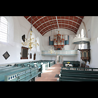 Krummhörn - Uttum, Reformierte Kirche, Innenraum in Richtung Orgel