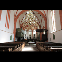 Hinte, Reformierte Kirche, innenraum in Richtung Chor