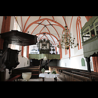 Hinte, Reformierte Kirche, Innenraum in Richtung Orgel