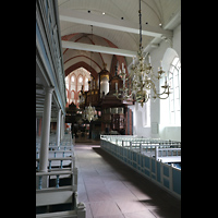 Norden, St. Ludgeri, Innenraum in Richtung Chor und Orgel