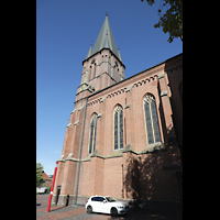 Papenburg, Stadtkirche St. Antonius, Südseite mit Turm