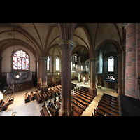 Papenburg, Stadtkirche St. Antonius, Blick von der Empore im nördlichen Querhaus zur Haupt- und Chororgel