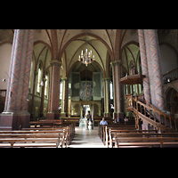 Papenburg, Stadtkirche St. Antonius, Hauptschiff in Richtung Orgel