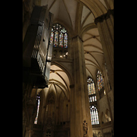 Regensburg, Dom St. Peter, Orgel vom nördlichen Seitenschiff aus gesehen