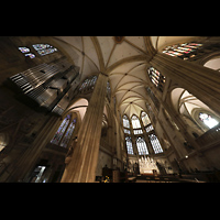 Regensburg, Dom St. Peter, Blick über die Orgel ins Vierungsgewölbe und in den Hochchor