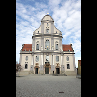 Altötting, Basilika St. Anna (Chororgel), Fassade, Ansicht vom Bruder-Konrad-Platz