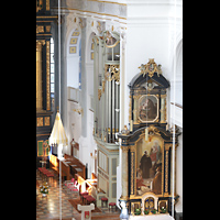 Altötting, Basilika St. Anna (Chororgel), Blick von der Orgelempore zur Chororgel