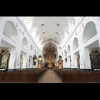 Altötting, Basilika St. Anna (Hauptorgel / Marienorgel), Innenraum in Richtung Chor