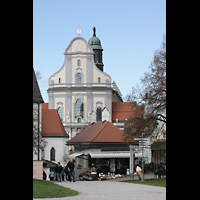 Altötting, Basilika St. Anna (Hauptorgel / Marienorgel), Fassade, Ansicht vom Bruder-Konrad-Platz
