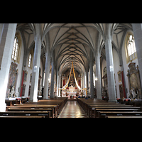 Altötting, Stiftskirche St. Philippus und Jakobus, Innenraum in Richtung Chor
