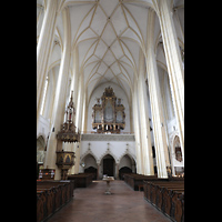 Neuötting, St. Nikolaus, Hauptschiff in Richtung Orgel