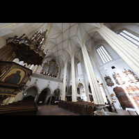 Neuötting, St. Anna, Kanzel und Orgel