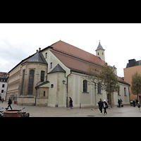 Regensburg, Stiftspfarrkirche St. Kassian, Ansicht vom St. Kassiansplatz von Nordosten