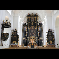 Passau, Stadtpfarrkirche St. Paul, Altarraum mit kanzel