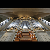 Stockholm, Hedvig Eleonora Kyrka (Chororgel), Orgel (beleuchtet) mit Spieltisch