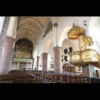 Stockholm, S:t Jacobs Kyrka (Kleine Orgel), Seitlicher Blick durchs Hauptschiff auf Kanzel und Orgel
