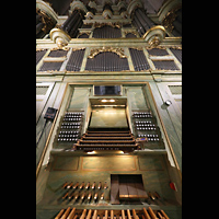 Stockholm, S:t Jakobs kyrka, Spieltisch und Orgelprospekt