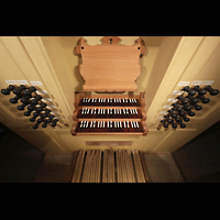 Stockholm, Deutsche St. Gertruds-Kirche (Juno-Orgel), Spieltisch der Düben-Orgel perspektivisch