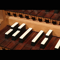 Stockholm, Deutsche St. Gertruds-Kirche (Juno-Orgel), Tasten der Kurzen Oktave am Spieltisch der Düben-Orgel