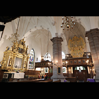 Stockholm, Deutsche St. Gertruds-Kirche (Düben-Orgel), Altarraum und rechte Seitenempore mit Düben-Orgel