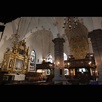 Stockholm, Deutsche St. Gertruds-Kirche, Altarraum und rechte Seitenempore mit Düben-Orgel