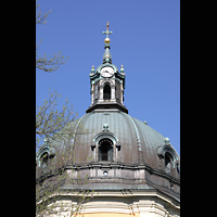 Stockholm, Hedvig Eleonora kyrka (Hauptorgel), Kuppel mit Uhr, Kreuz und Wetterhahn