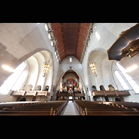 Stockholm, Engelbrektskyrkan, Innenraum in Richtung Orgel (beleichter)