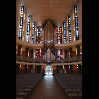 Stockholm, Uppenbarelsekyrkan (Auferstehungskirche), Innenraum in Richtung Orgel