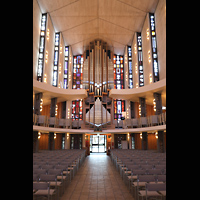 Stockholm, Uppenbarelsekyrkan (Auferstehungskirche), Innenraum in Richtung Orgel