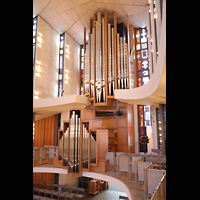 Stockholm, Uppenbarelsekyrkan (Auferstehungskirche), Blick von der Seitenempore auf die Orgel