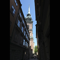 Stockholm, Deutsche St. Gertruds-Kirche (Düben-Orgel), Blick vopm Skomakargatan (Nordwesten) auf den Turm