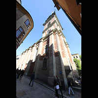 Stockholm, Deutsche St. Gertruds-Kirche (Juno-Orgel), Tyska brinken mit Blick auf die Nordwestseite der Kirche und den Turm