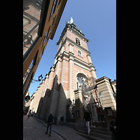 Stockholm, Deutsche St. Gertruds-Kirche (Düben-Orgel), Tyska brinken mit Blick auf die Nordwestseite der Kirche und den Turm