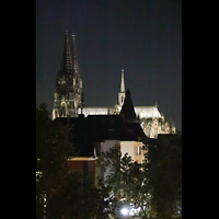 Kln, Dom St.Peter und Maria (Hauptorgelanlage), Ansicht vom Heumarkt aus bei Nacht
