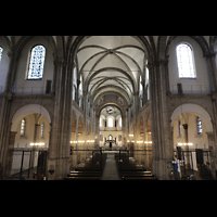 Köln, Basilika St. Aposteln (Chororgel), Innenraum in Richtung Chor