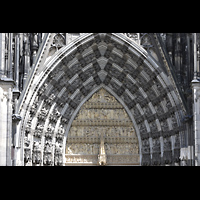 Kln, Dom St.Peter und Maria (Chor- / Marienorgel), Tympanon ber dem Hauptportal an der Westfassade