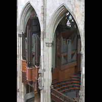 Kln, Dom St.Peter und Maria (Truhenorgel), Blick vom sdstlichen Triforium auf die Querhausorgel