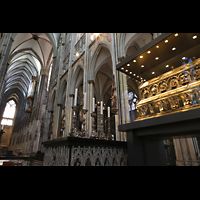 Kln (Cologne), Dom St. Peter und Maria, Blick vom Dreiknigsschrein ber den Hochaltar ins Langhaus nach Westen
