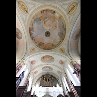 Regensburg - Reinhausen, St. Josef (Positiv), Blick zur Kuppel (Ø 17 m) mit Deckengemälde des Hl. Josef und zur Orgel