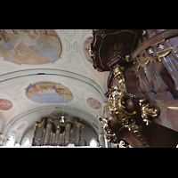 Regensburg, St. Josef, Blick an der Kanzel vorbei zur hauptorgel