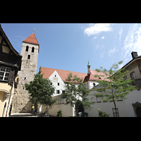 Regensburg, Stiftskirche Unserer Lieben Frau zur Alten Kapelle ('Alte Kapelle'), Ansicht von der Kapellengasse mit freistehendem Glockenturm aus dem 12. Jh.